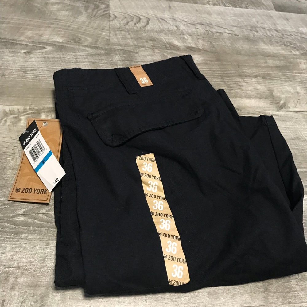 Men’s black cargo shorts
